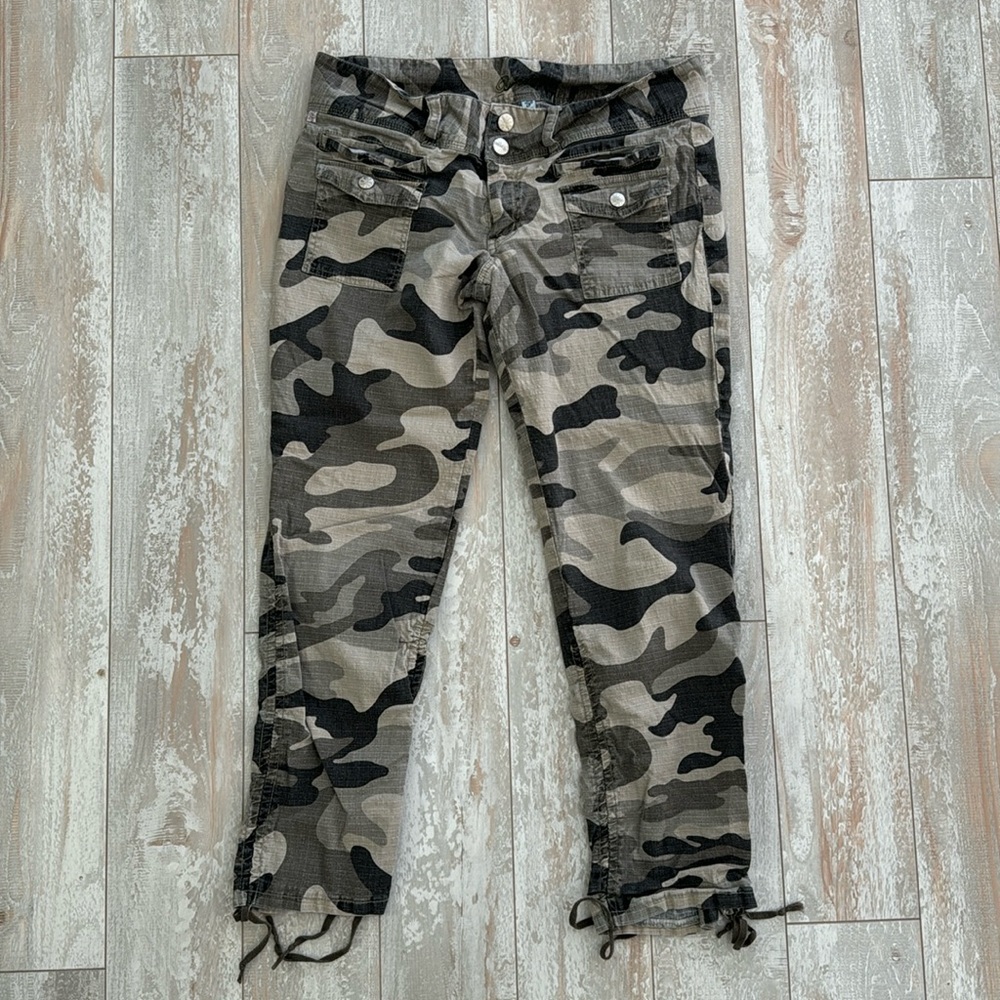 Younique Green‎ Camo Cargo Pants Low Rise Size 11 Juniors